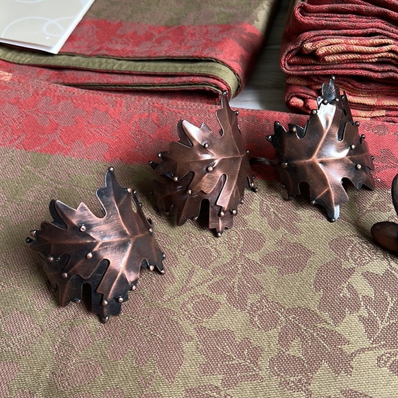 • Rose Tree Table Linens Bundle 🍁 🍂 • - Picture 6 of 9